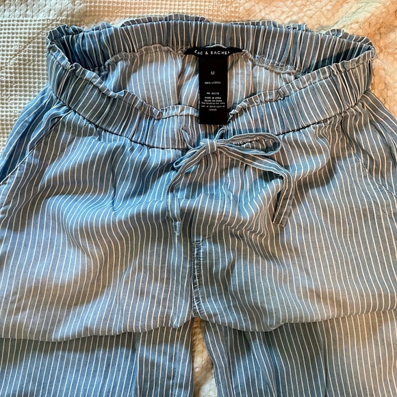 Zac & Rachel Wide leg crop pant~ Med. Elastic waist - Picture 1 of 3